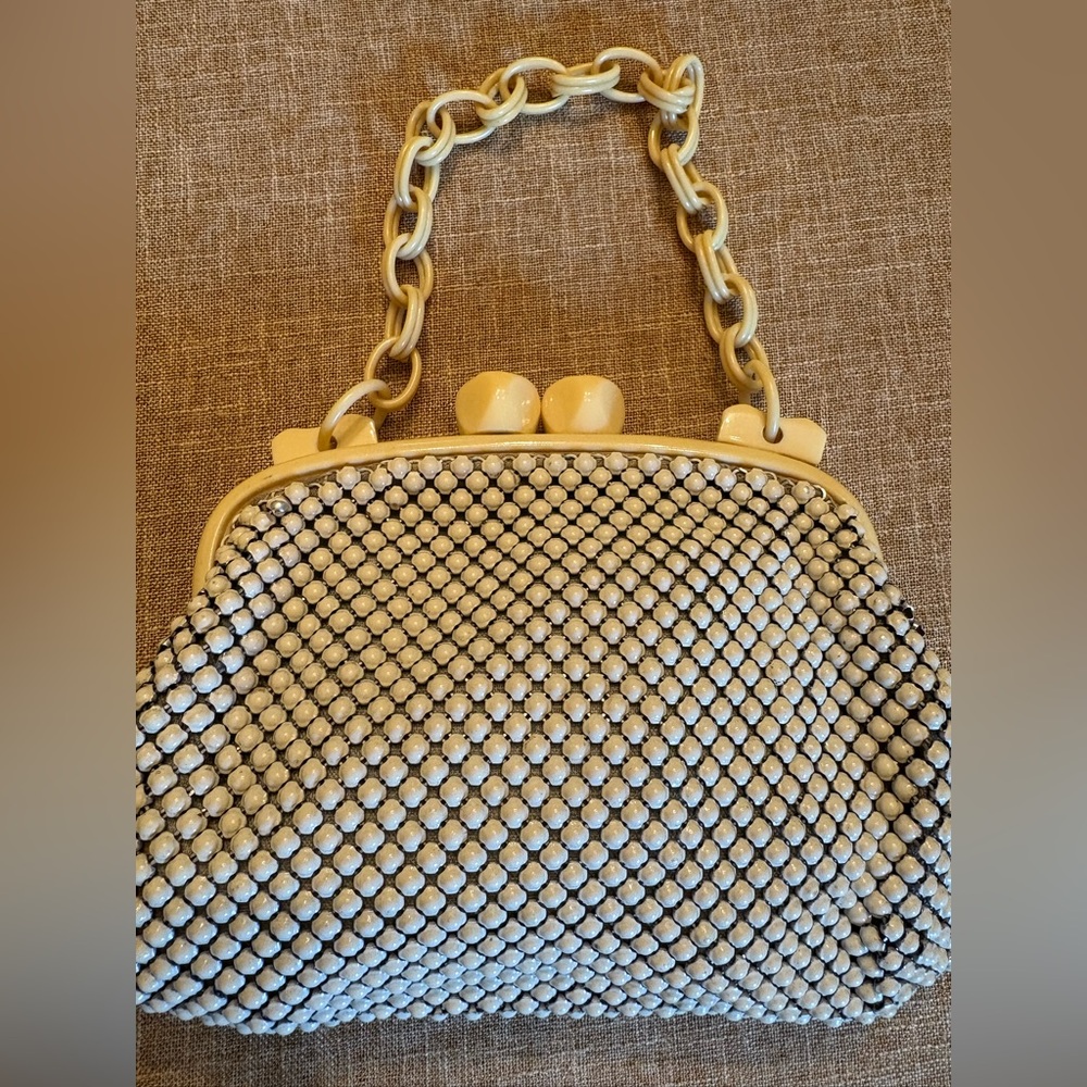 1940’s Vintage Whiting & Davis Cream Alumesh Bag - Resin Closure & Link Handle